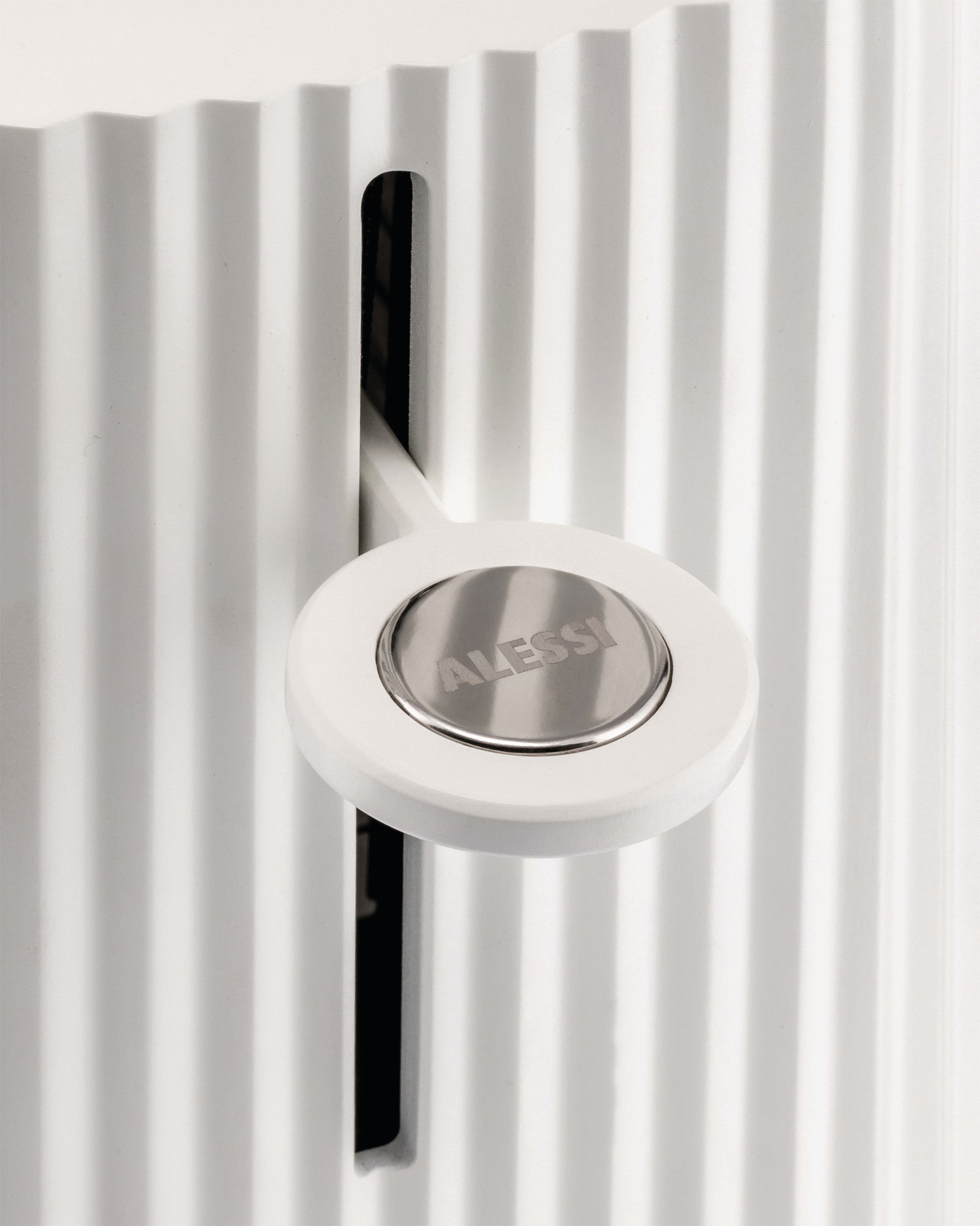Plissé black Toaster. European plug Alessi 3