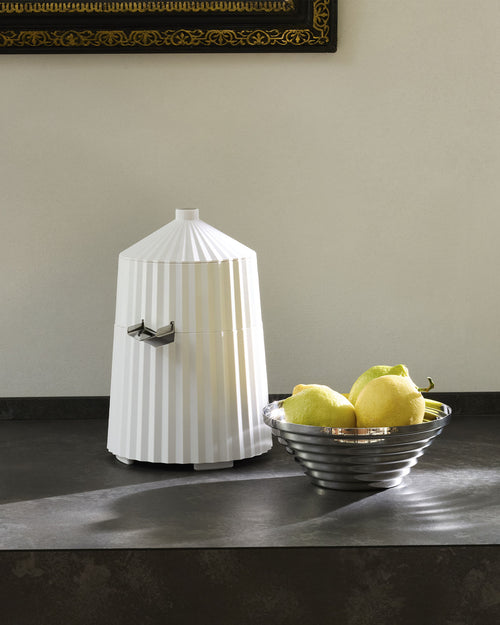 Plissé white Electric citrus-squeezer. European plug. Alessi 1