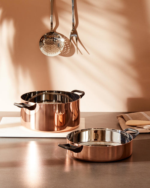 La Cintura di Orione Ø cm 24.00 || Ø inch 9½″ Casserole with two handles Alessi