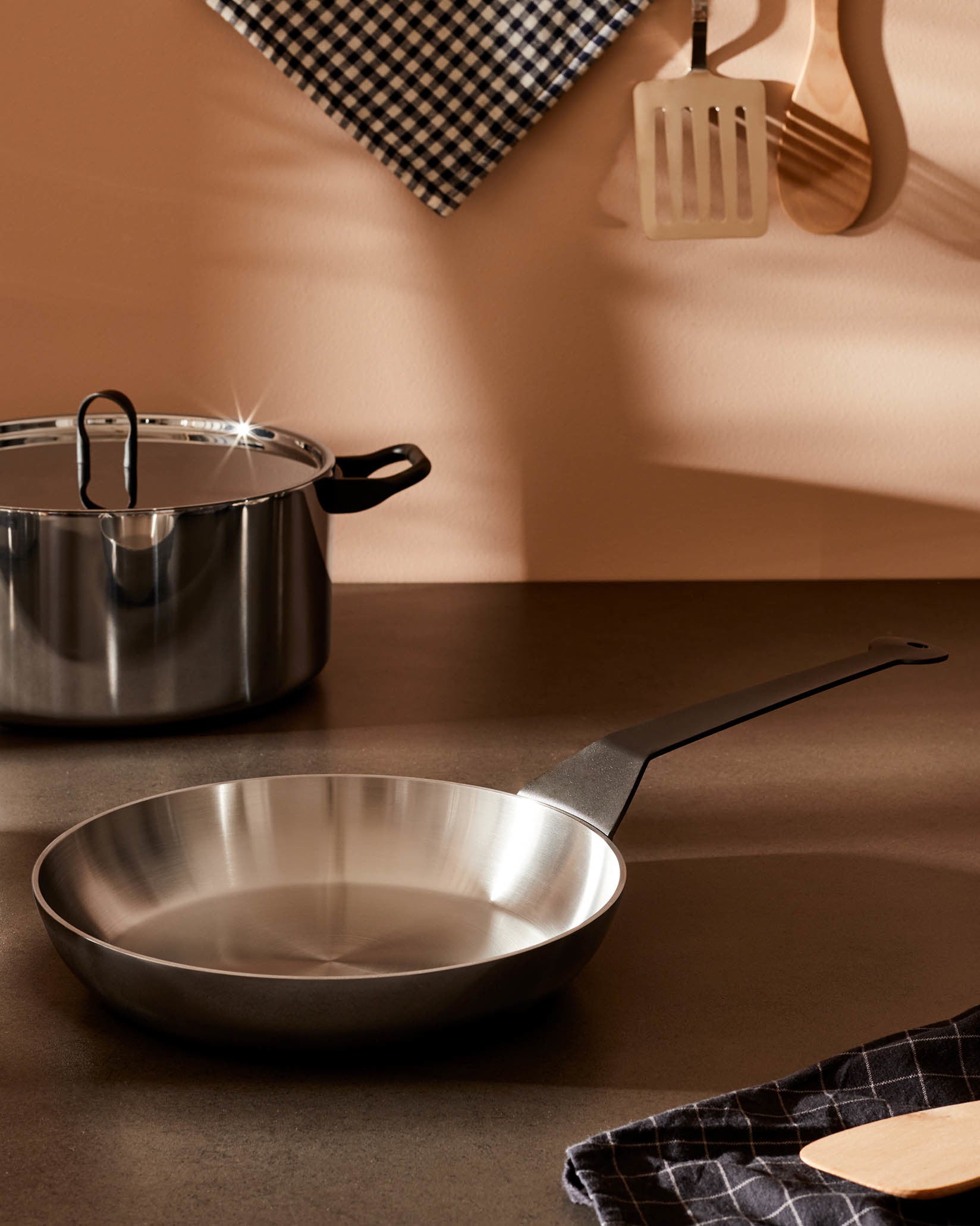La Cintura di Orione cm 24 || inch 9½″ Frying pan Alessi