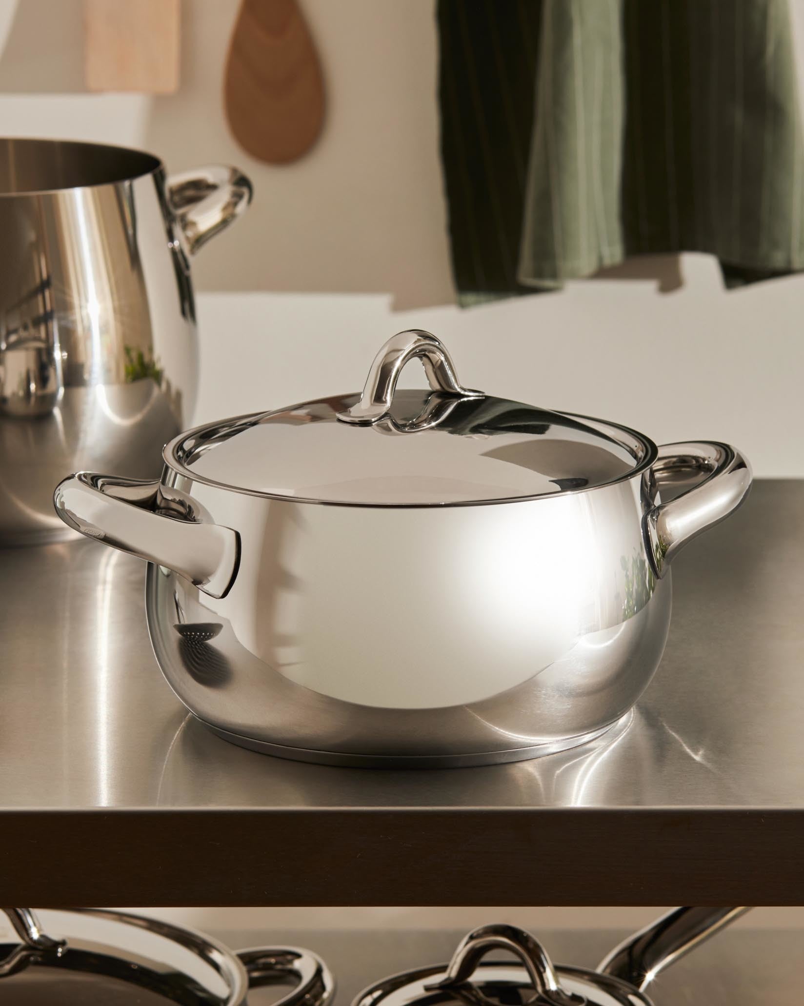 Mami cm 16 || inch 6¼″ Casserole with two handles Alessi