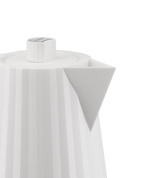 Plissé white, cl 170 || 1.80 oz Electric kettle. European plug Alessi